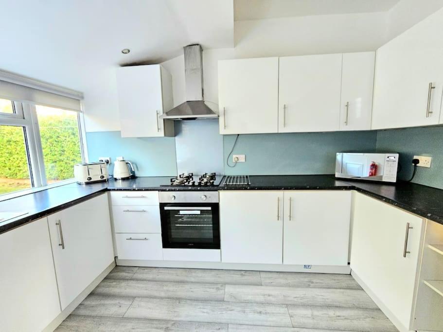 Spacious Haven With Free Parking Glasgow Exterior foto